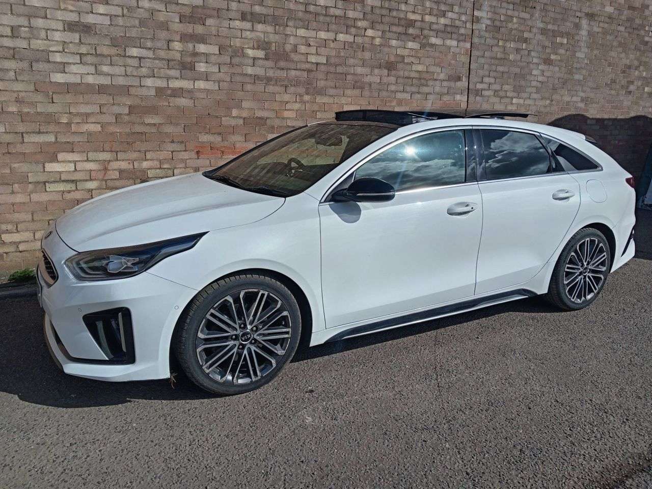A 2019 KIA PROCEED 1.4 T-GDi GT-Line S Shooting Brake 5dr Petrol DCT Euro 6 (s/s) (138 bhp) A 2019 KIA PROCEED 1.4 T-GDi GT-Line S Shooting Brake 5dr Petrol DCT Euro 6 (s/s) (138 bhp)