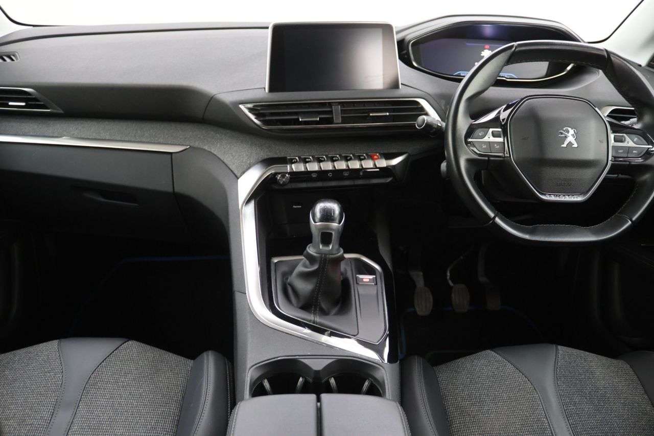 2020 PEUGEOT 3008 2020 PEUGEOT 3008