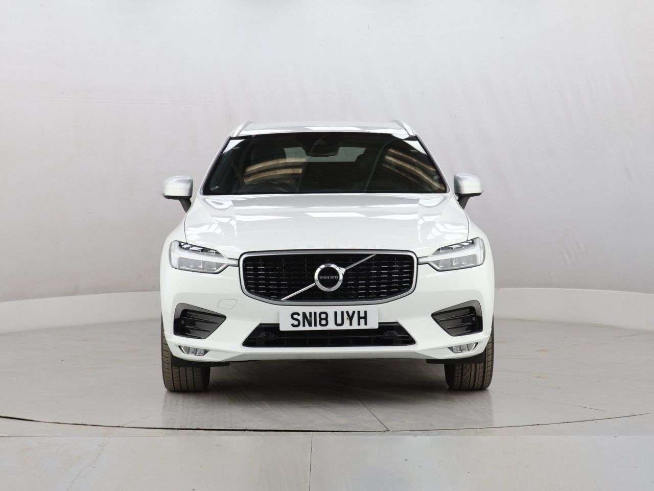 A 2018 VOLVO XC60 2.0 D4 R-Design SUV 5dr Diesel Manual AWD Euro 6 (s/s) (190 ps) A 2018 VOLVO XC60 2.0 D4 R-Design SUV 5dr Diesel Manual AWD Euro 6 (s/s) (190 ps)