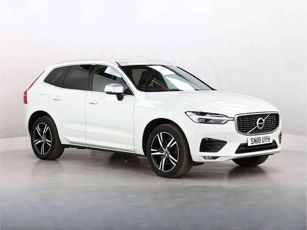 A 2018 VOLVO XC60 2.0 D4 R-Design SUV 5dr Diesel Manual AWD Euro 6 (s/s) (190 ps) A 2018 VOLVO XC60 2.0 D4 R-Design SUV 5dr Diesel Manual AWD Euro 6 (s/s) (190 ps)