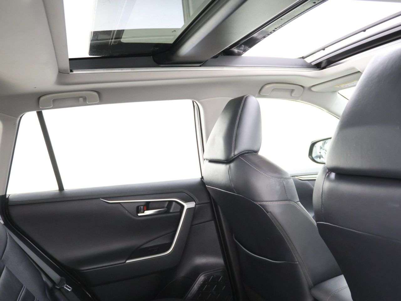 A 2022 TOYOTA RAV4 2.5 VVT-h GPF Excel SUV 5dr Petrol Hybrid CVT 4WD Euro 6 (s/s) (222 ps) A 2022 TOYOTA RAV4 2.5 VVT-h GPF Excel SUV 5dr Petrol Hybrid CVT 4WD Euro 6 (s/s) (222 ps)
