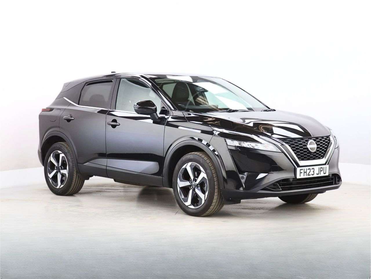 A 2023 NISSAN QASHQAI 1.3 DIG-T MHEV N-Connecta SUV 5dr Petrol Hybrid Manual Euro 6 (s/s) (140 ps A 2023 NISSAN QASHQAI 1.3 DIG-T MHEV N-Connecta SUV 5dr Petrol Hybrid Manual Euro 6 (s/s) (140 ps