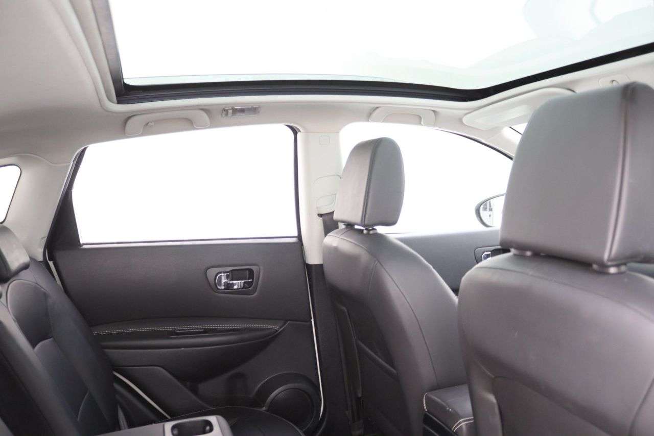 A 2013 NISSAN QASHQAI 2.0 dCi Tekna SUV 5dr Diesel Auto 4WD Euro 5 (AVM) (150 ps) A 2013 NISSAN QASHQAI 2.0 dCi Tekna SUV 5dr Diesel Auto 4WD Euro 5 (AVM) (150 ps)