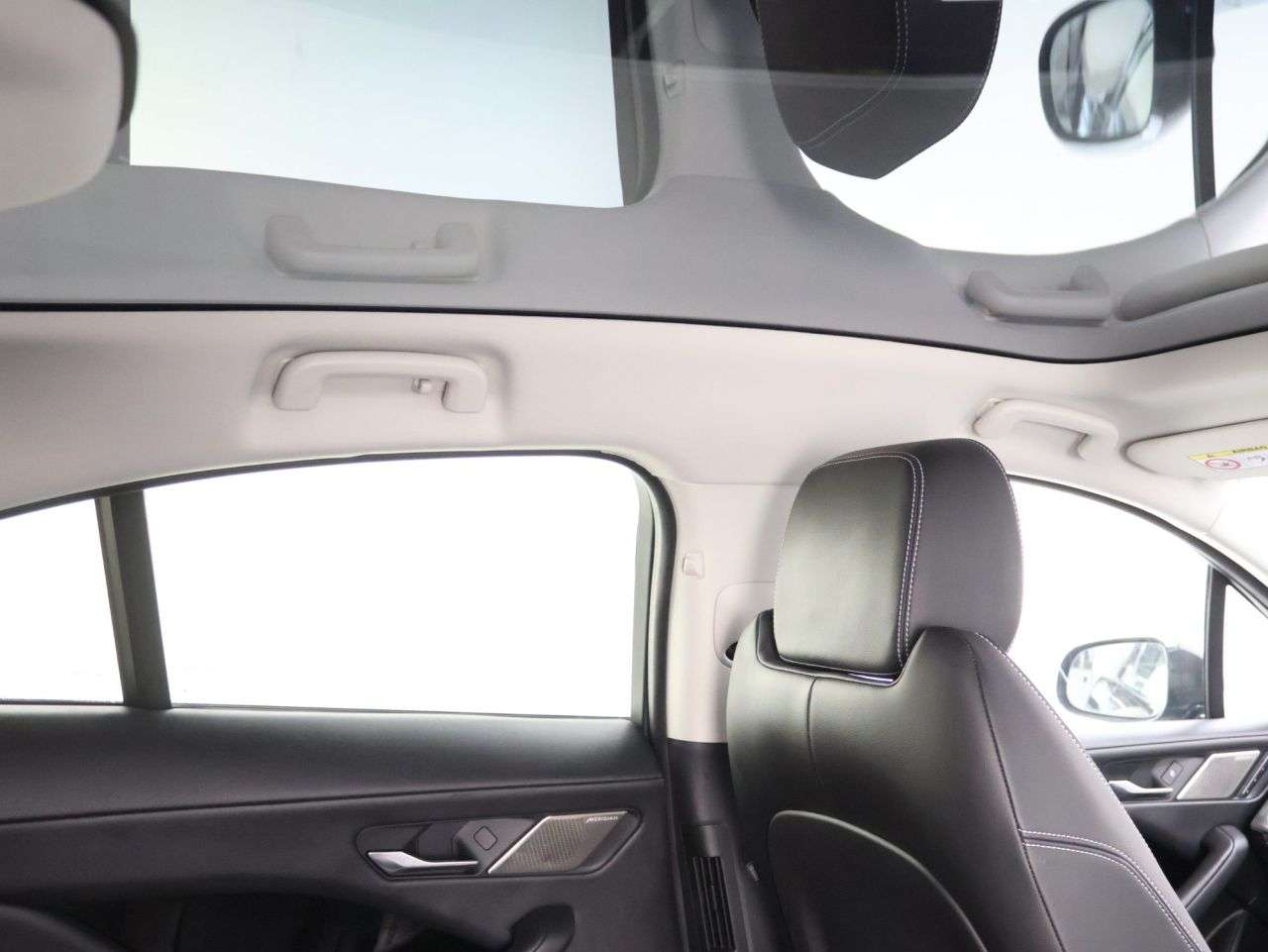 A 2020 JAGUAR I-PACE 400 90kWh SE SUV 5dr Electric Auto 4WD (400 ps) A 2020 JAGUAR I-PACE 400 90kWh SE SUV 5dr Electric Auto 4WD (400 ps)