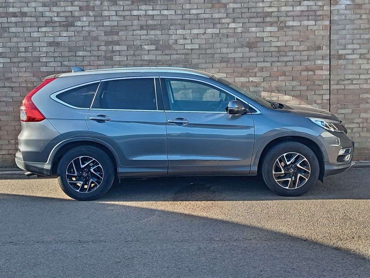 A 2018 HONDA CR-V 2.0 i-VTEC SE Plus Navi SUV 5dr Petrol Auto 4WD Euro 6 (155 ps) A 2018 HONDA CR-V 2.0 i-VTEC SE Plus Navi SUV 5dr Petrol Auto 4WD Euro 6 (155 ps)