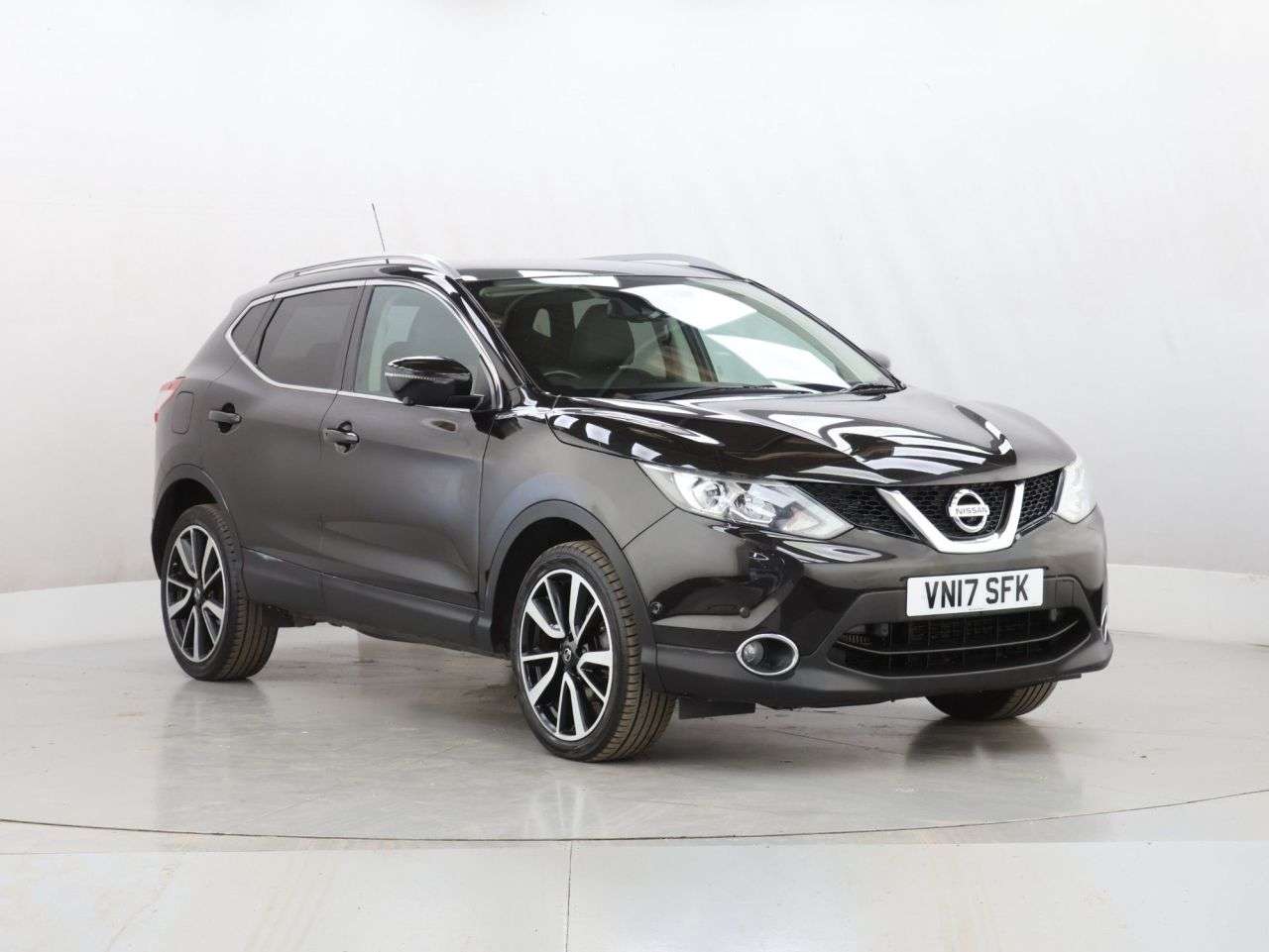 A 2017 NISSAN QASHQAI 1.6 dCi Tekna SUV 5dr Diesel Manual 4WD Euro 6 (s/s) (130 ps) A 2017 NISSAN QASHQAI 1.6 dCi Tekna SUV 5dr Diesel Manual 4WD Euro 6 (s/s) (130 ps)