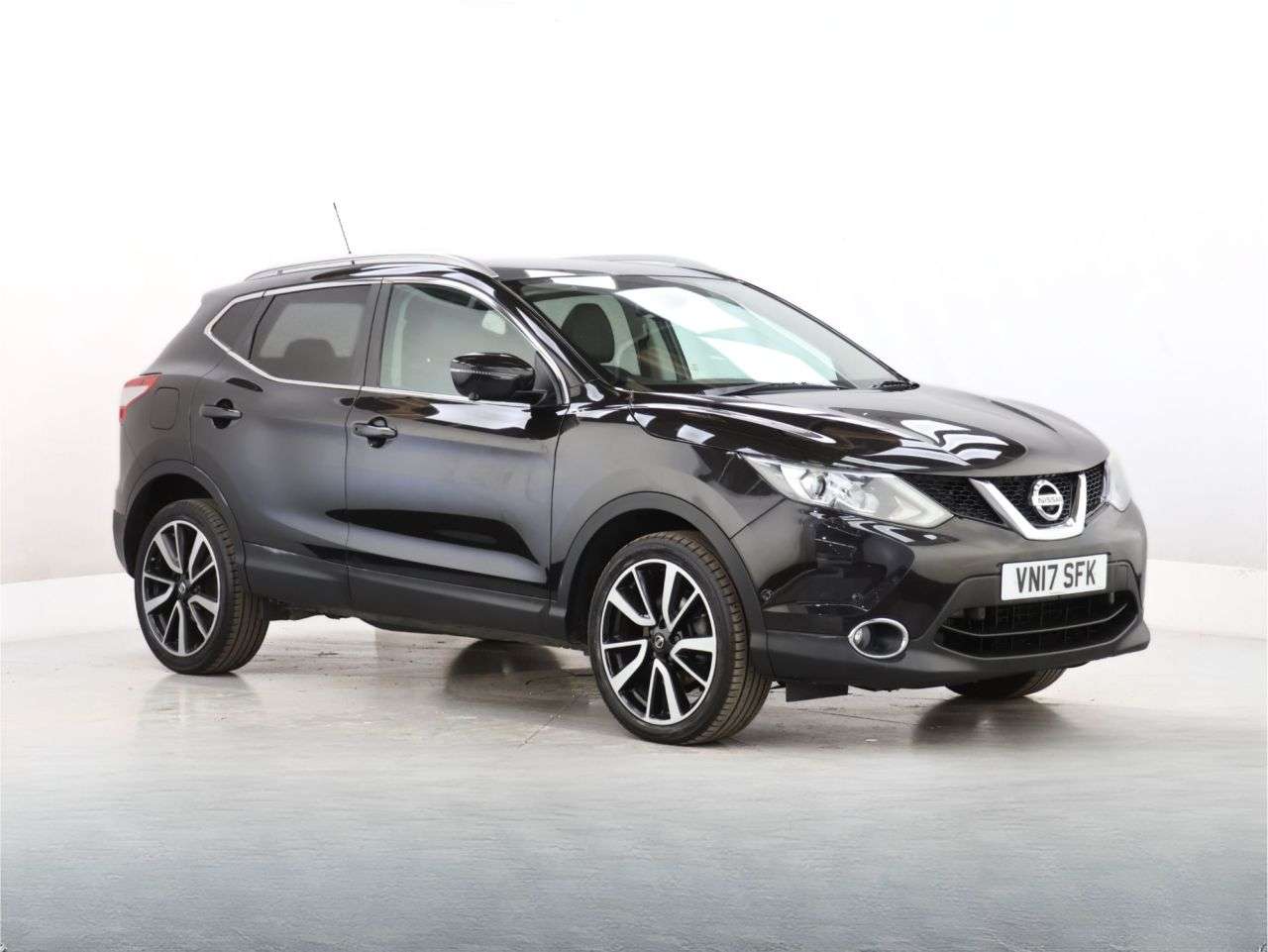 A 2017 NISSAN QASHQAI 1.6 dCi Tekna SUV 5dr Diesel Manual 4WD Euro 6 (s/s) (130 ps) A 2017 NISSAN QASHQAI 1.6 dCi Tekna SUV 5dr Diesel Manual 4WD Euro 6 (s/s) (130 ps)