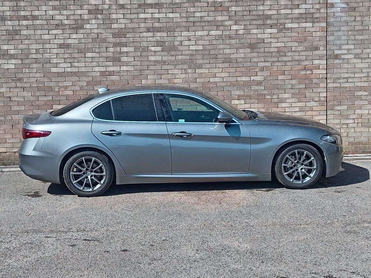 A 2018 ALFA ROMEO GIULIA 2.2 TD Tecnica Saloon 4dr Diesel Auto Euro 6 (s/s) (150 ps) A 2018 ALFA ROMEO GIULIA 2.2 TD Tecnica Saloon 4dr Diesel Auto Euro 6 (s/s) (150 ps)