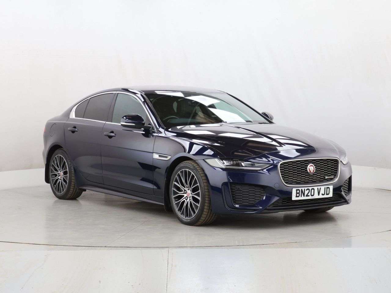 A 2020 JAGUAR XE 2.0 D180 R-Dynamic S Saloon 4dr Diesel Auto Euro 6 (s/s) (180 ps) A 2020 JAGUAR XE 2.0 D180 R-Dynamic S Saloon 4dr Diesel Auto Euro 6 (s/s) (180 ps)