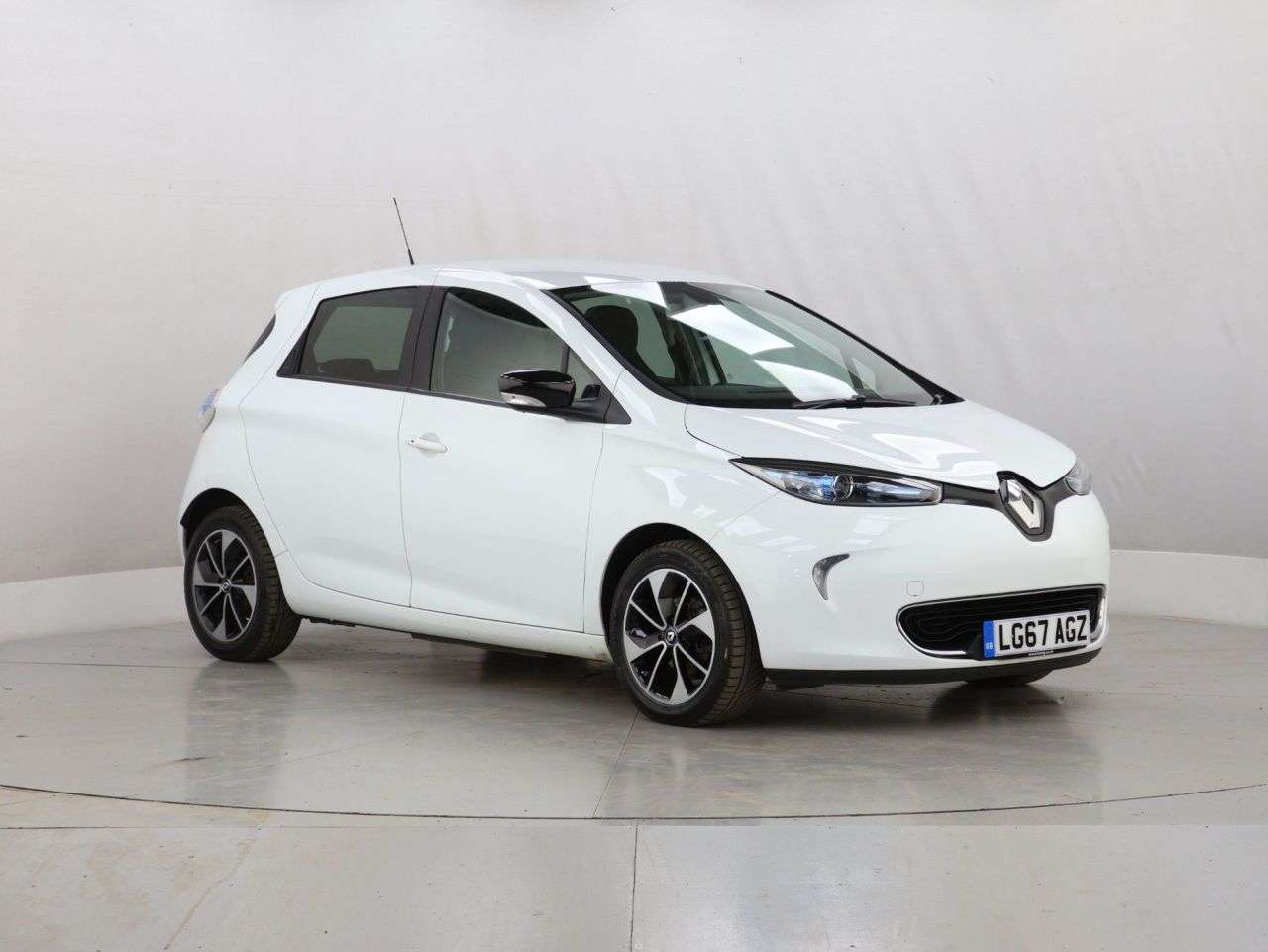 A 2017 RENAULT ZOE R90 41kWh Dynamique Nav Hatchback 5dr Electric Auto (i) (92 bhp) A 2017 RENAULT ZOE R90 41kWh Dynamique Nav Hatchback 5dr Electric Auto (i) (92 bhp)