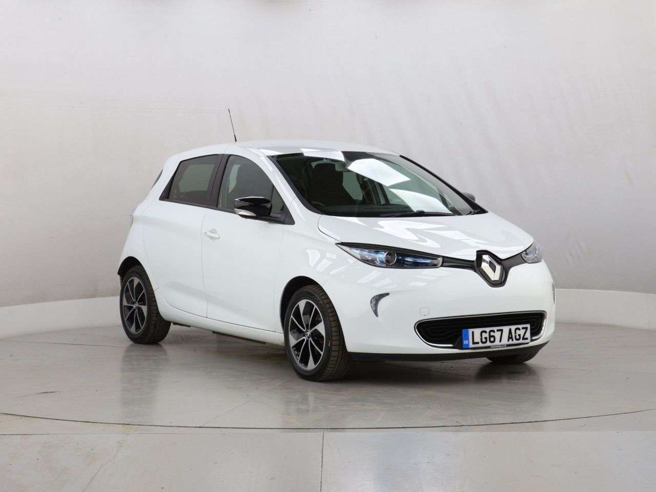 A 2017 RENAULT ZOE R90 41kWh Dynamique Nav Hatchback 5dr Electric Auto (i) (92 bhp) A 2017 RENAULT ZOE R90 41kWh Dynamique Nav Hatchback 5dr Electric Auto (i) (92 bhp)
