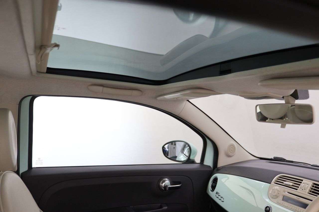 A 2015 FIAT 500 1.2 Lounge Hatchback 3dr Petrol Manual Euro 6 (s/s) (69 bhp) A 2015 FIAT 500 1.2 Lounge Hatchback 3dr Petrol Manual Euro 6 (s/s) (69 bhp)