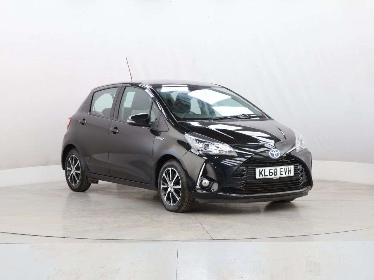 A 2019 TOYOTA YARIS 1.5 VVT-h Icon Tech Hatchback 5dr Petrol Hybrid E-CVT Euro 6 (s/s) (100 ps) A 2019 TOYOTA YARIS 1.5 VVT-h Icon Tech Hatchback 5dr Petrol Hybrid E-CVT Euro 6 (s/s) (100 ps)