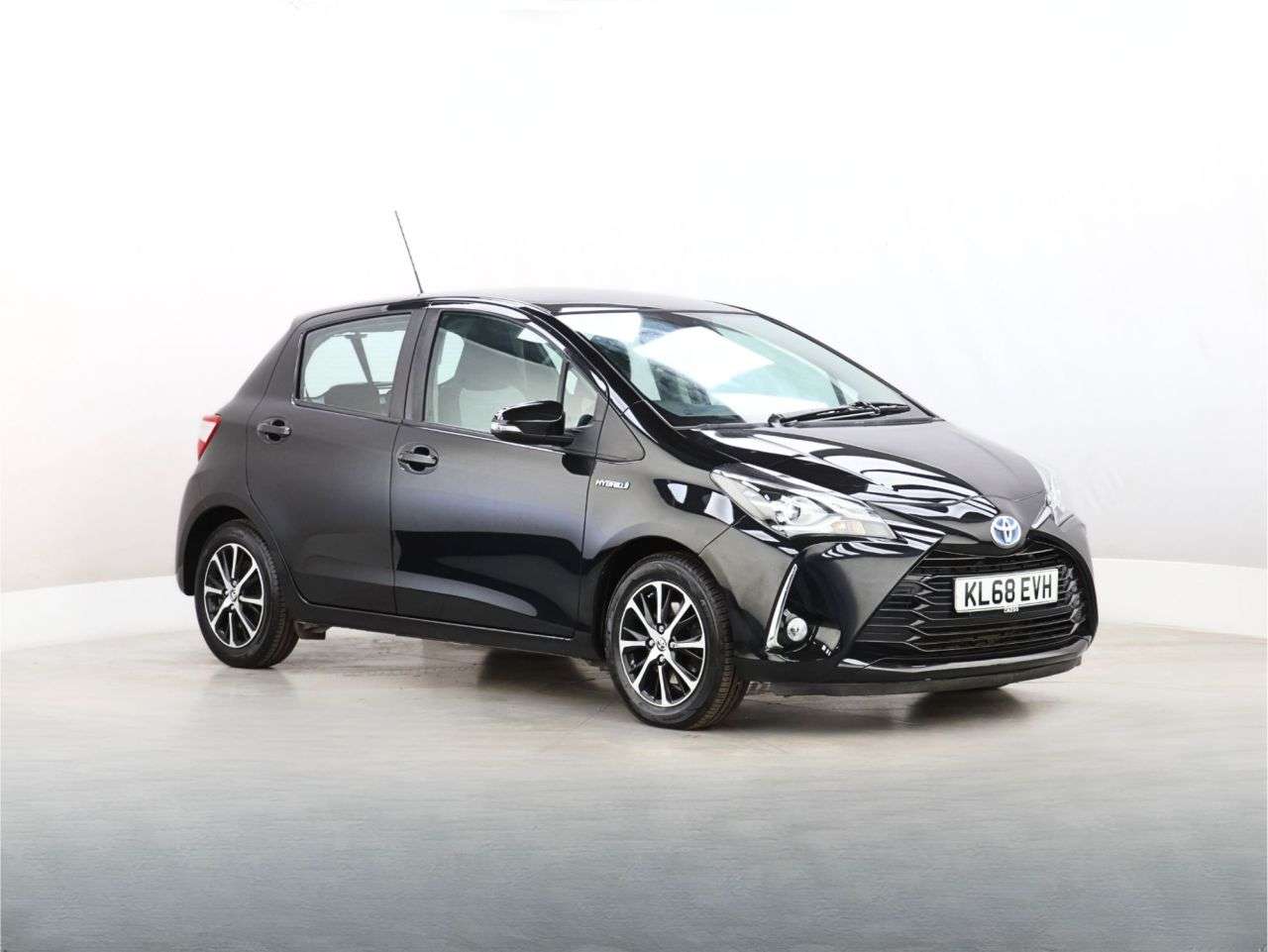 A 2019 TOYOTA YARIS 1.5 VVT-h Icon Tech Hatchback 5dr Petrol Hybrid E-CVT Euro 6 (s/s) (100 ps) A 2019 TOYOTA YARIS 1.5 VVT-h Icon Tech Hatchback 5dr Petrol Hybrid E-CVT Euro 6 (s/s) (100 ps)