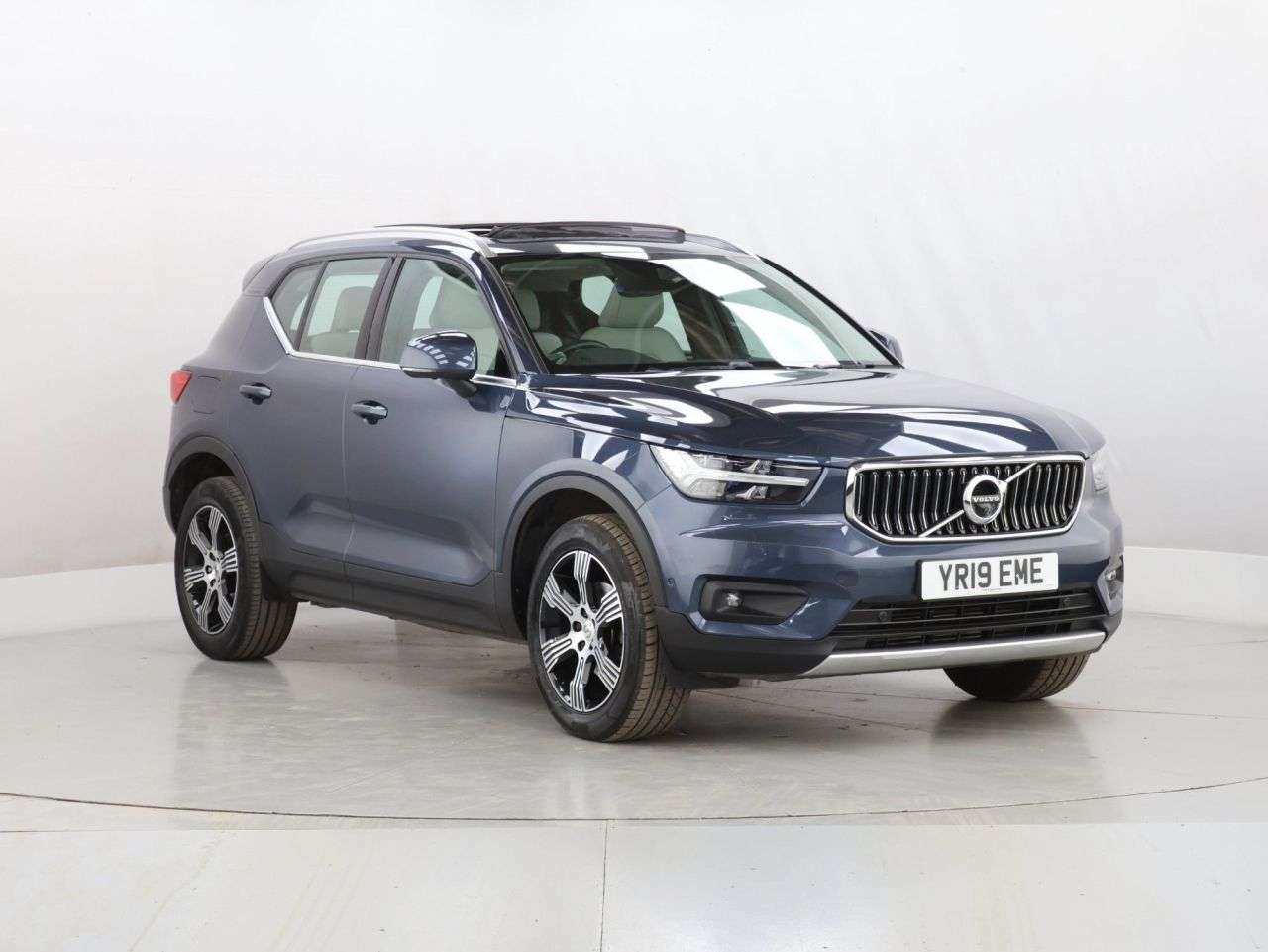 A 2019 VOLVO XC40 1.5 T3 Inscription SUV 5dr Petrol Auto Euro 6 (s/s) (163 ps) A 2019 VOLVO XC40 1.5 T3 Inscription SUV 5dr Petrol Auto Euro 6 (s/s) (163 ps)