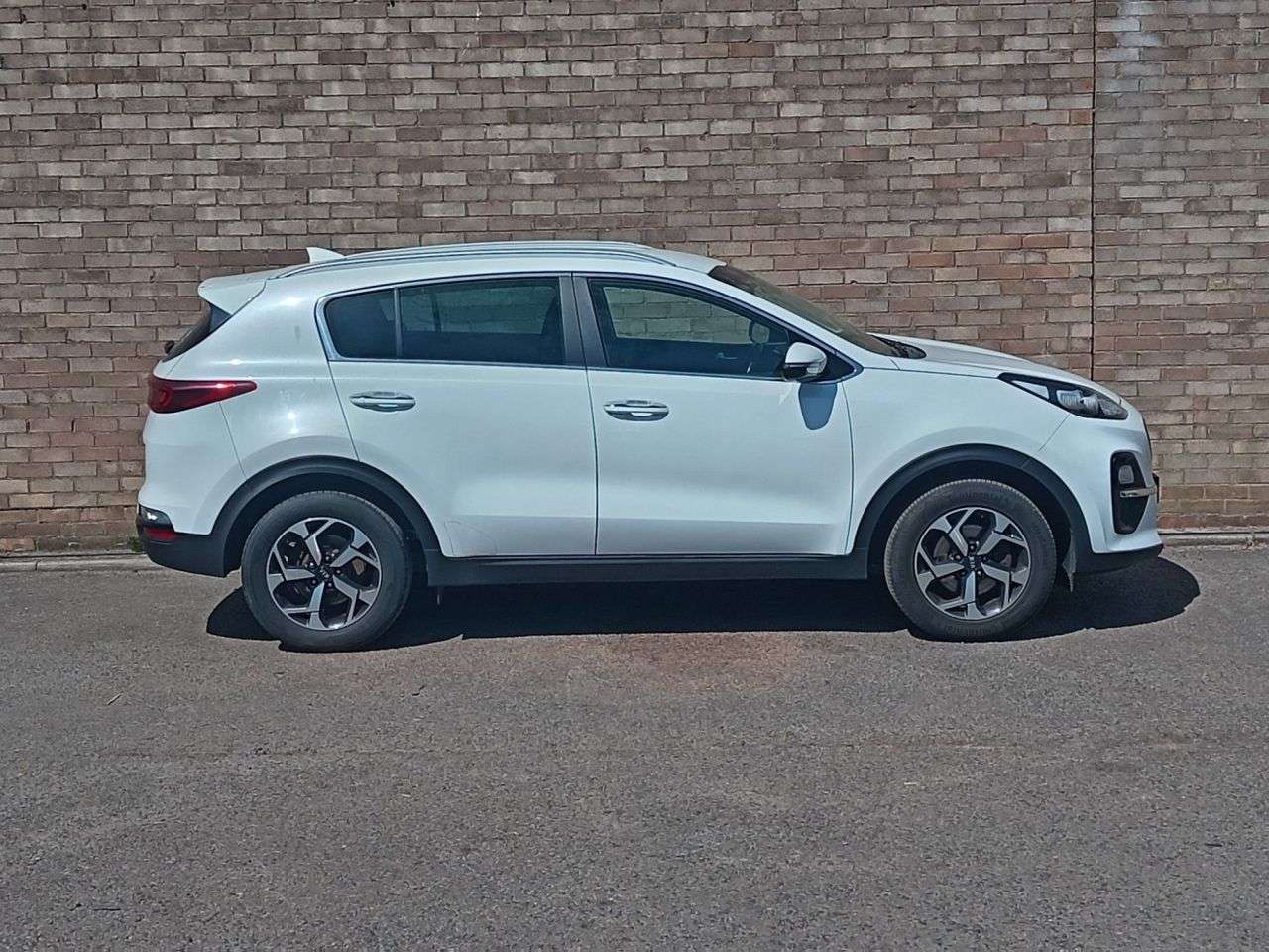 A 2018 KIA SPORTAGE 1.6 GDi 2 SUV 5dr Petrol Manual Euro 6 (s/s) (130 bhp) A 2018 KIA SPORTAGE 1.6 GDi 2 SUV 5dr Petrol Manual Euro 6 (s/s) (130 bhp)
