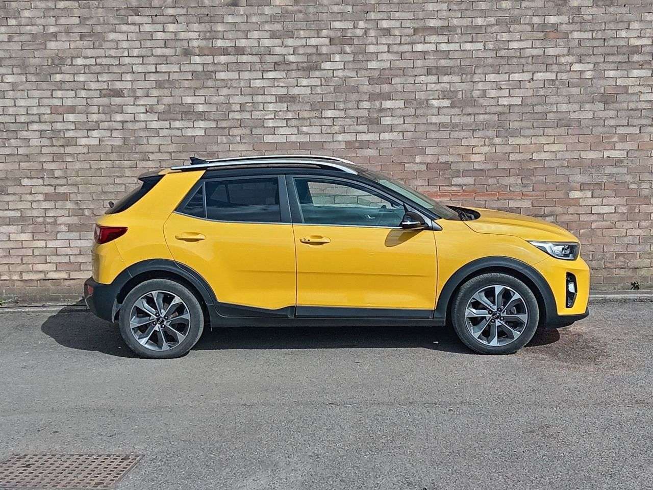 A 2018 KIA STONIC 1.0 T-GDi First Edition SUV 5dr Petrol Manual Euro 6 (s/s) (118 bhp) A 2018 KIA STONIC 1.0 T-GDi First Edition SUV 5dr Petrol Manual Euro 6 (s/s) (118 bhp)