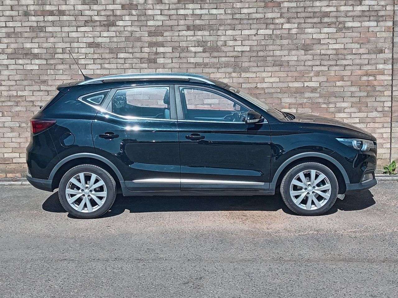 A 2019 MG MG ZS 1.0 T-GDI Excite SUV 5dr Petrol Auto Euro 6 (111 ps) A 2019 MG MG ZS 1.0 T-GDI Excite SUV 5dr Petrol Auto Euro 6 (111 ps)