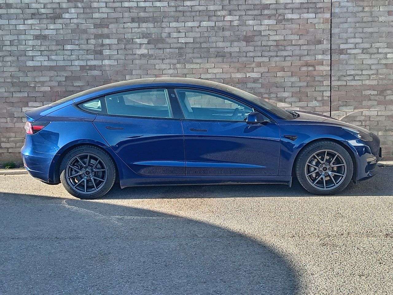 A 2021 TESLA MODEL 3 (Dual Motor) Long Range Saloon 4dr Electric Auto 4WDE (346 ps) A 2021 TESLA MODEL 3 (Dual Motor) Long Range Saloon 4dr Electric Auto 4WDE (346 ps)