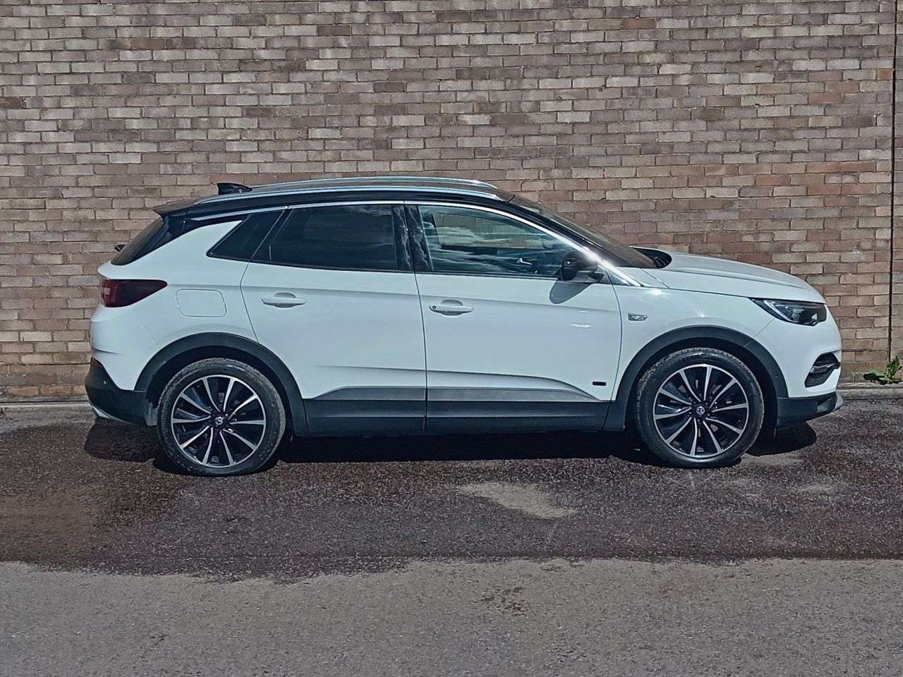 A 2020 VAUXHALL GRANDLAND X 1.6 13.2kWh Business Edition Nav Premium SUV 5dr Petrol Plug-in Hybrid Auto A 2020 VAUXHALL GRANDLAND X 1.6 13.2kWh Business Edition Nav Premium SUV 5dr Petrol Plug-in Hybrid Auto