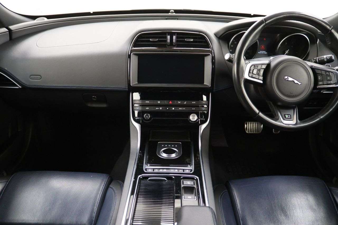 2018 JAGUAR XE 2018 JAGUAR XE