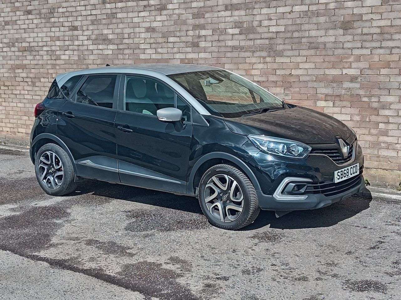 A 2018 RENAULT CAPTUR 0.9 TCe ENERGY Iconic SUV 5dr Petrol Manual Euro 6 (s/s) (90 ps) A 2018 RENAULT CAPTUR 0.9 TCe ENERGY Iconic SUV 5dr Petrol Manual Euro 6 (s/s) (90 ps)