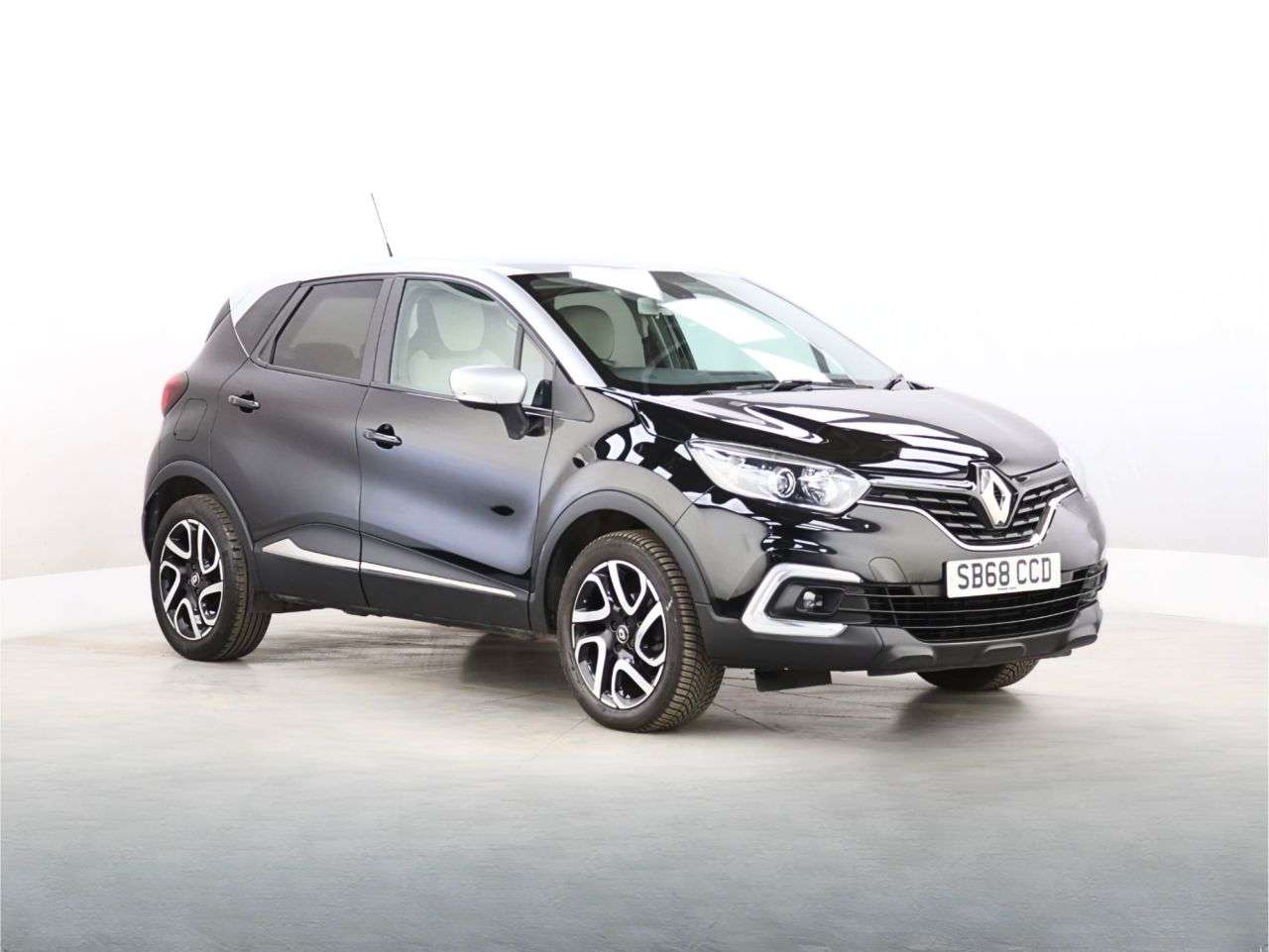 A 2018 RENAULT CAPTUR 0.9 TCe ENERGY Iconic SUV 5dr Petrol Manual Euro 6 (s/s) (90 ps) A 2018 RENAULT CAPTUR 0.9 TCe ENERGY Iconic SUV 5dr Petrol Manual Euro 6 (s/s) (90 ps)