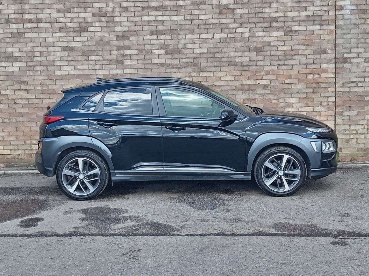 A 2018 HYUNDAI KONA 1.0 T-GDi Blue Drive Premium SUV 5dr Petrol Manual Euro 6 (s/s) (120 ps) A 2018 HYUNDAI KONA 1.0 T-GDi Blue Drive Premium SUV 5dr Petrol Manual Euro 6 (s/s) (120 ps)