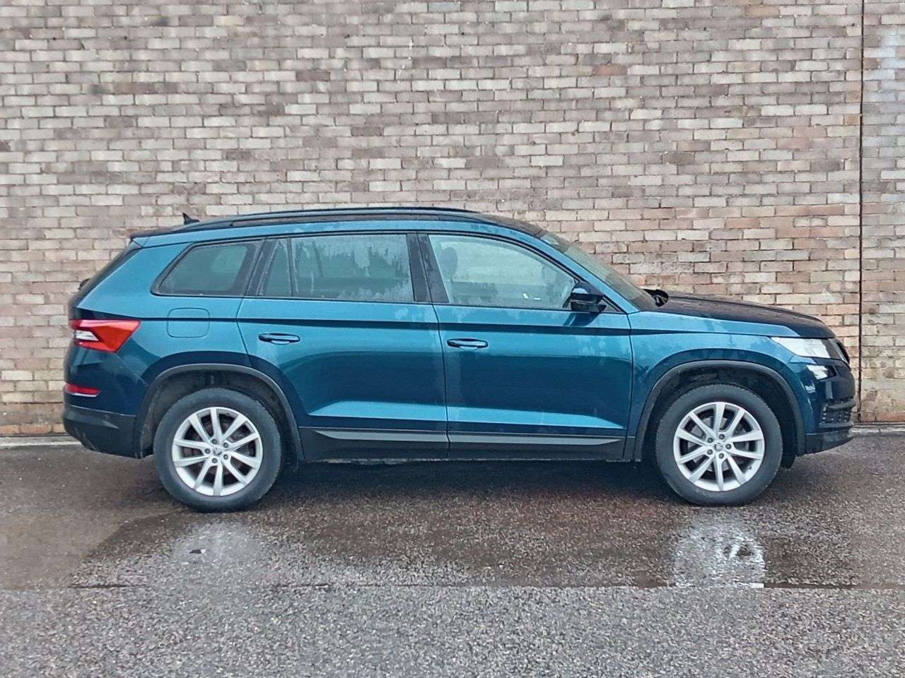 A 2020 SKODA KODIAQ 1.5 TSI ACT SE SUV 5dr Petrol Manual Euro 6 (s/s) (7 Seat) (150 ps) A 2020 SKODA KODIAQ 1.5 TSI ACT SE SUV 5dr Petrol Manual Euro 6 (s/s) (7 Seat) (150 ps)