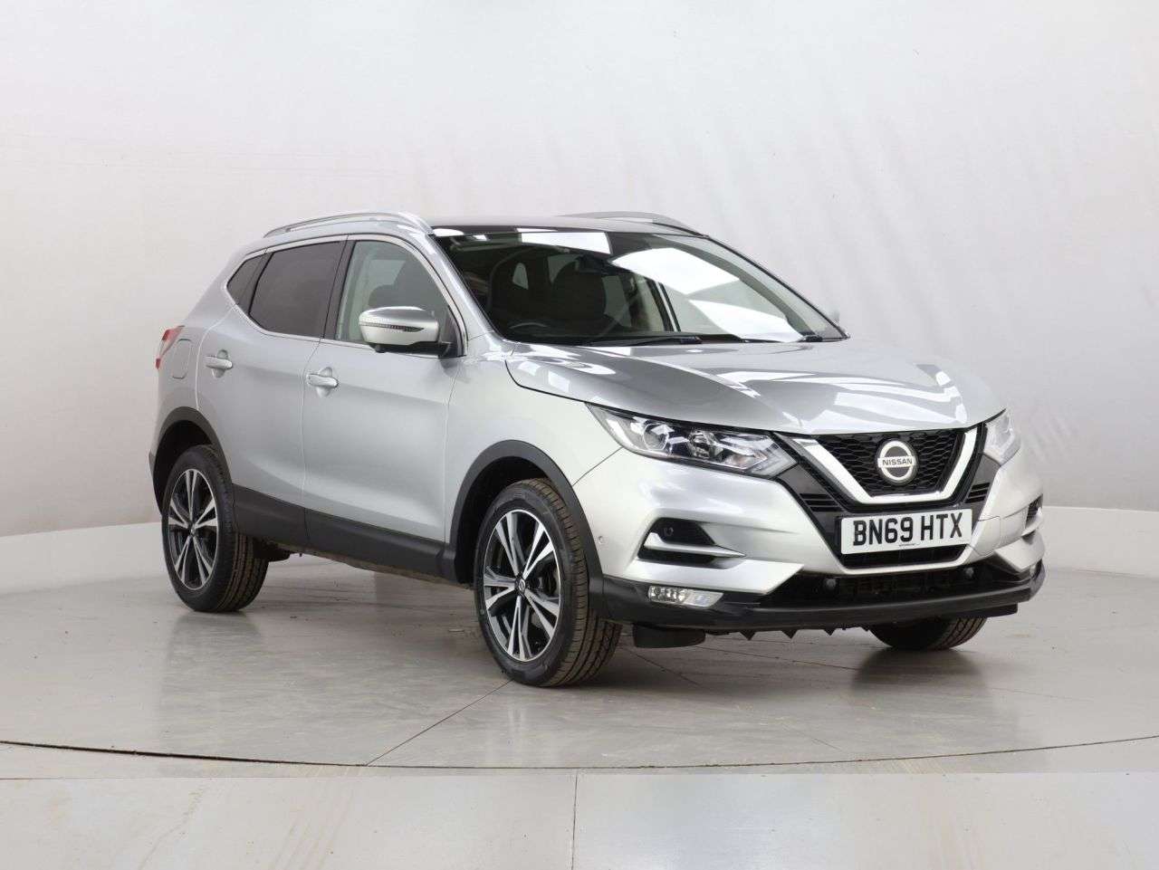 A 2020 NISSAN QASHQAI 1.3 DIG-T N-Connecta SUV 5dr Petrol Manual Euro 6 (s/s) (140 ps) A 2020 NISSAN QASHQAI 1.3 DIG-T N-Connecta SUV 5dr Petrol Manual Euro 6 (s/s) (140 ps)