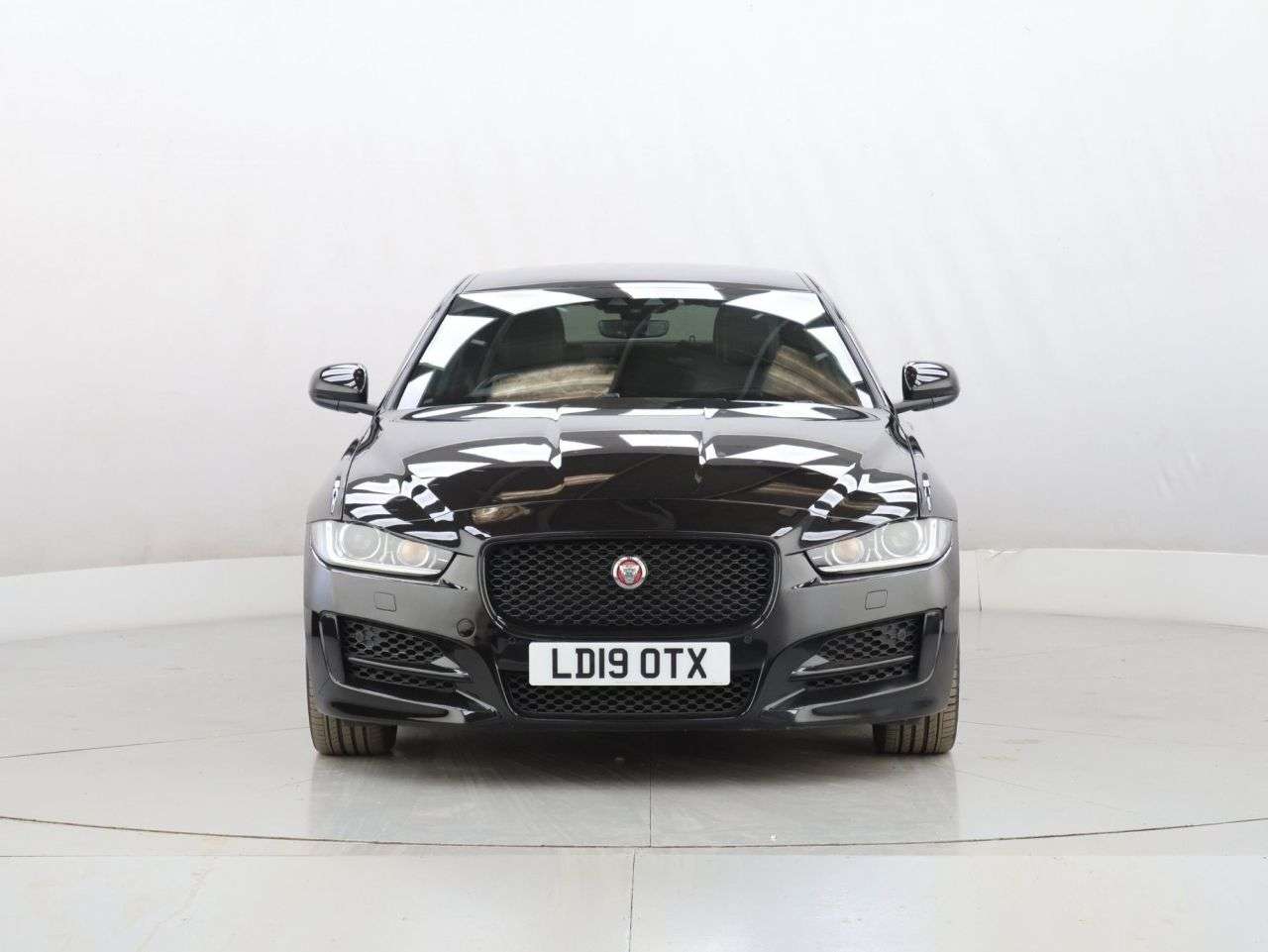 A 2019 JAGUAR XE 2.0i GPF R-Sport Saloon 4dr Petrol Auto Euro 6 (s/s) (200 ps) A 2019 JAGUAR XE 2.0i GPF R-Sport Saloon 4dr Petrol Auto Euro 6 (s/s) (200 ps)