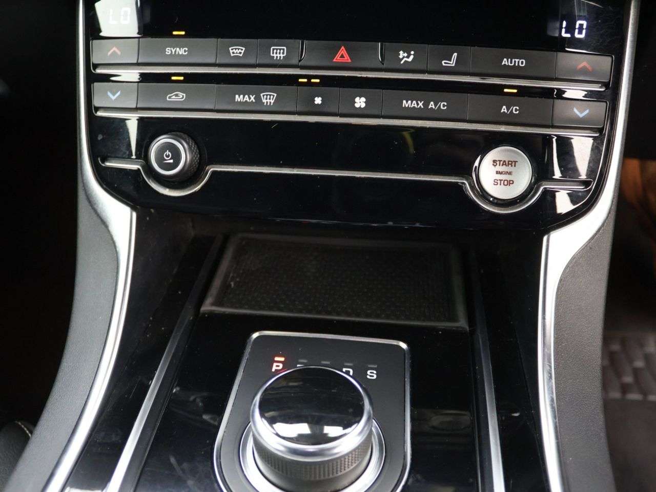 2019 JAGUAR XE 2019 JAGUAR XE