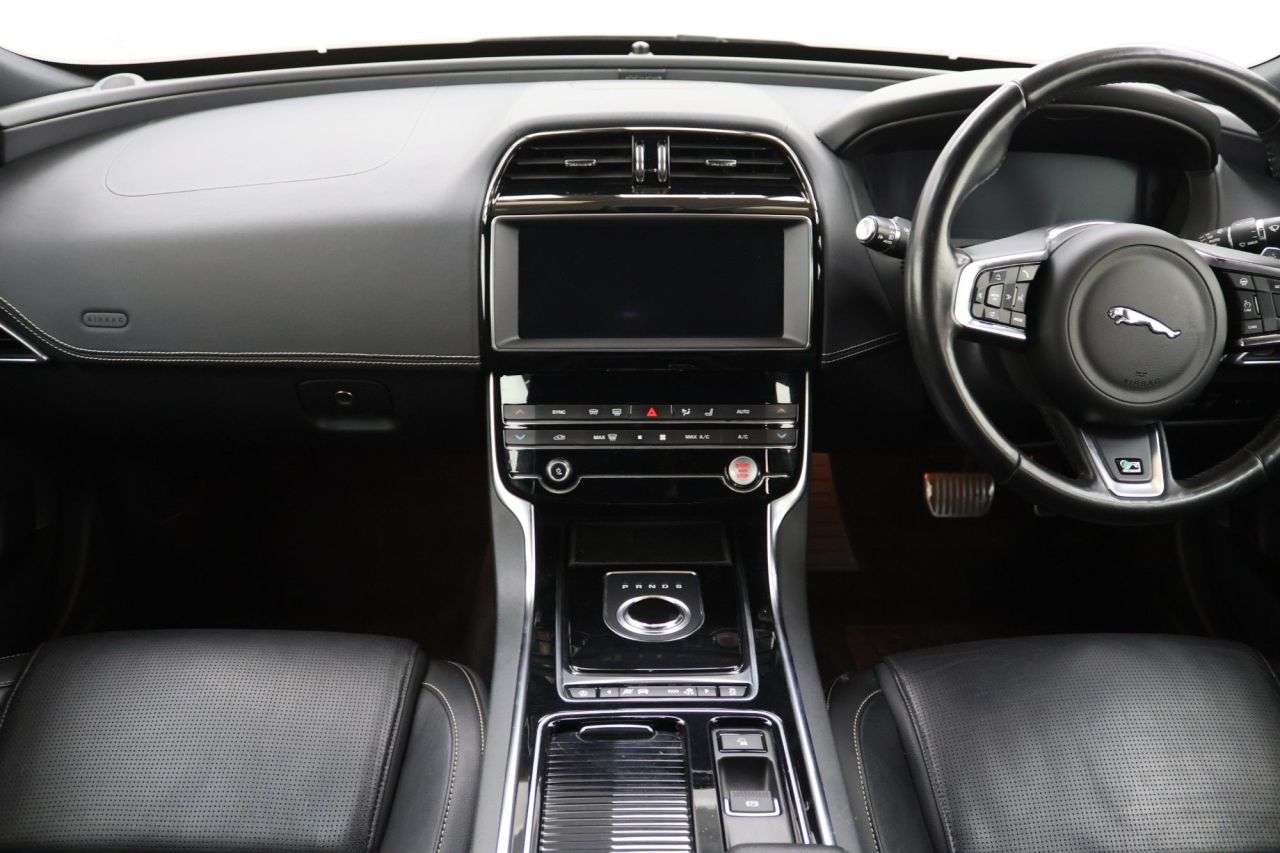2019 JAGUAR XE 2019 JAGUAR XE