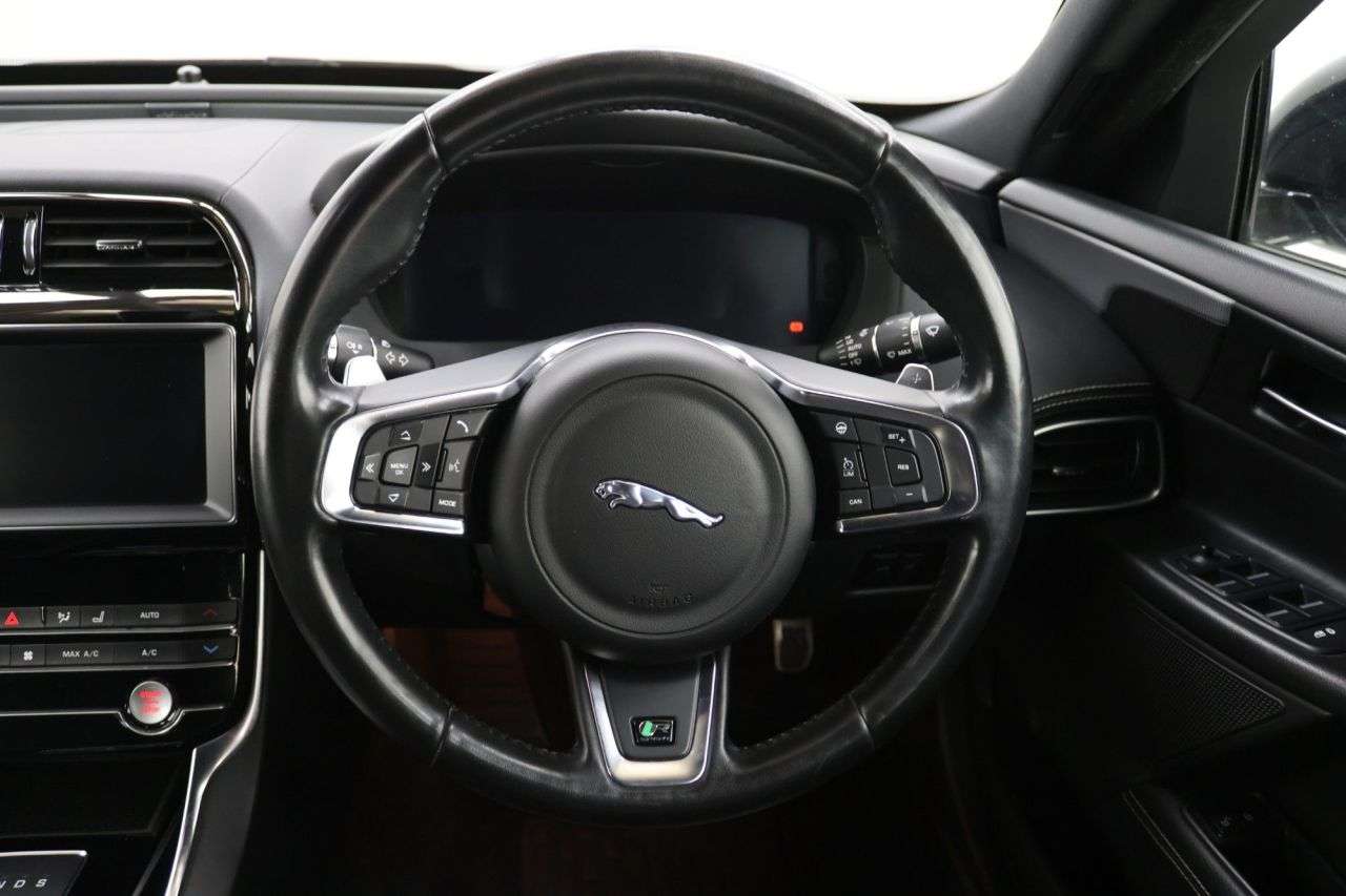2019 JAGUAR XE 2019 JAGUAR XE