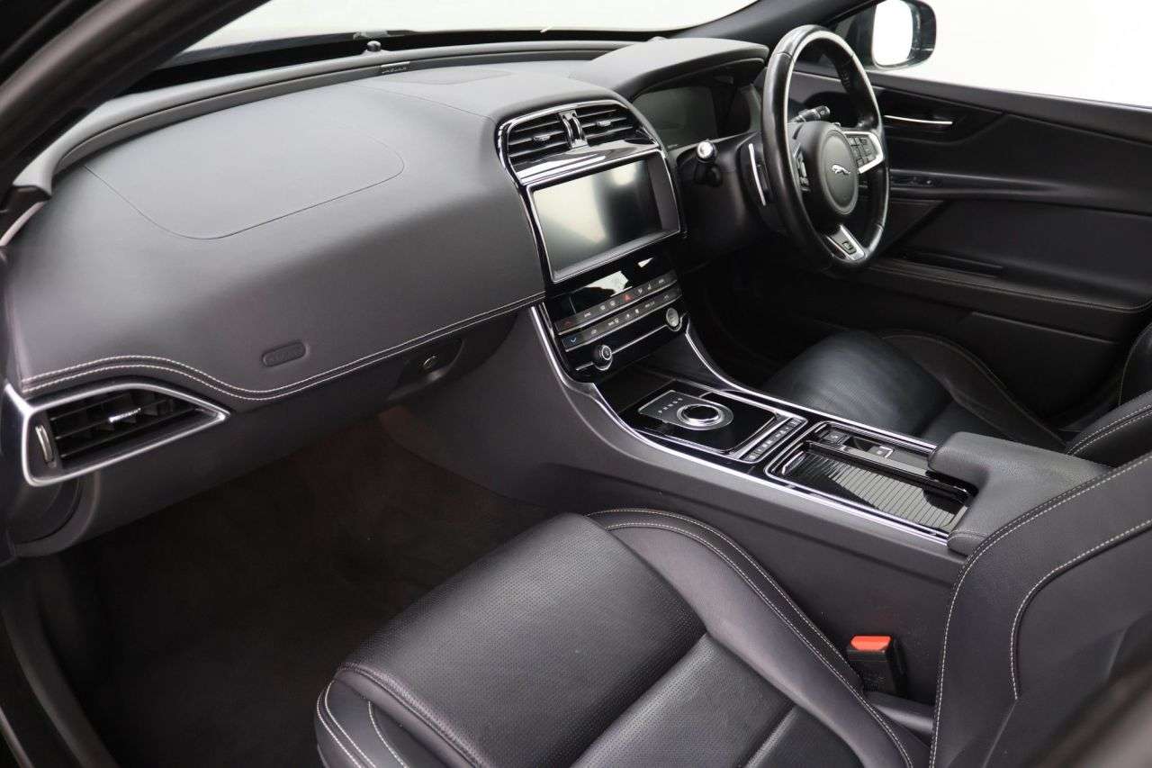 2019 JAGUAR XE 2019 JAGUAR XE