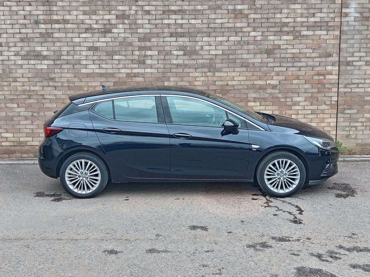 A 2019 VAUXHALL ASTRA 1.4i Turbo GPF Elite Nav Hatchback 5dr Petrol Auto Euro 6 (s/s) (150 ps) A 2019 VAUXHALL ASTRA 1.4i Turbo GPF Elite Nav Hatchback 5dr Petrol Auto Euro 6 (s/s) (150 ps)
