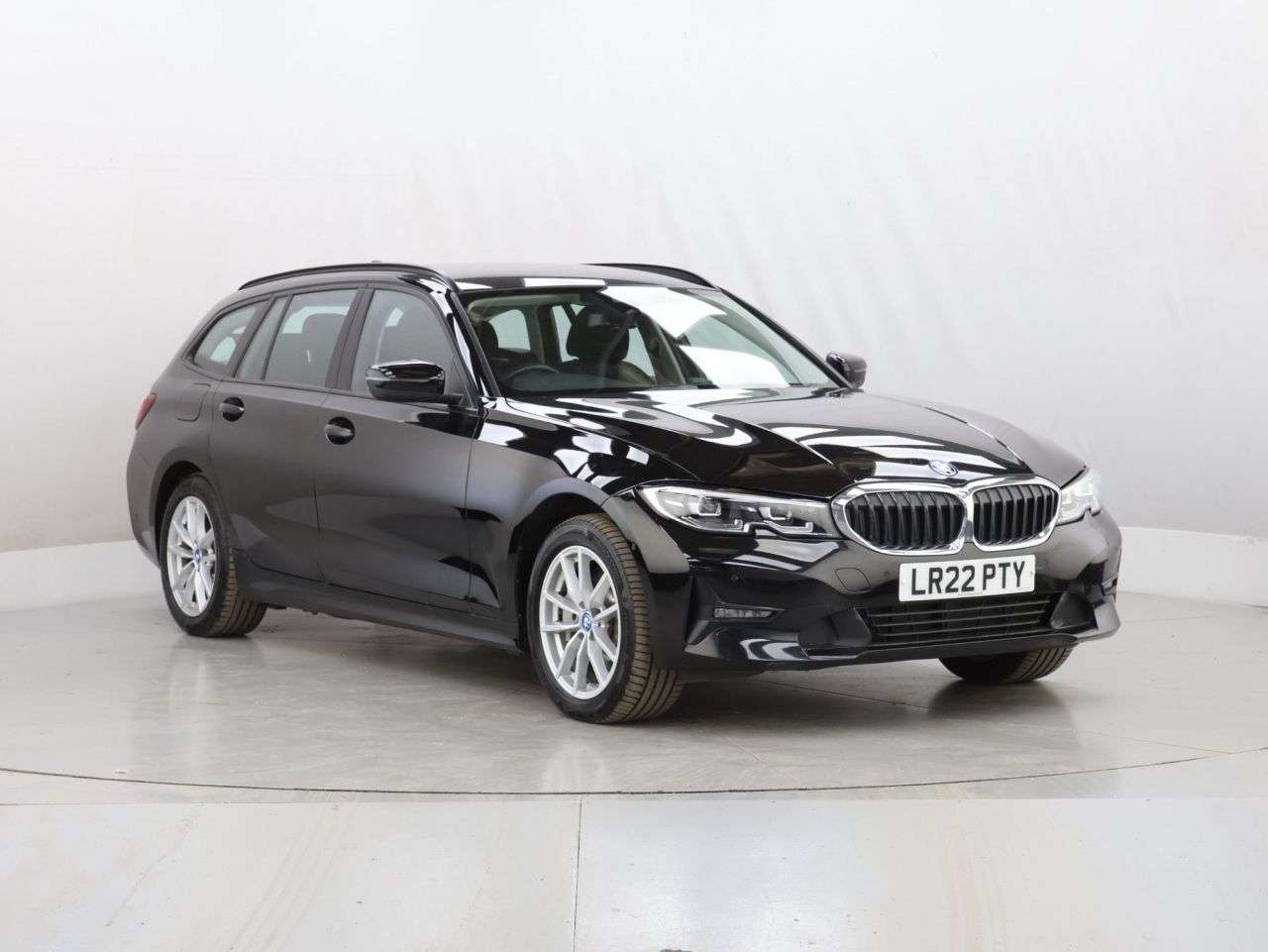 A 2022 BMW 3 SERIES 2.0 330e 12kWh SE Pro Touring 5dr Petrol Plug-in Hybrid Auto xDrive Euro 6 A 2022 BMW 3 SERIES 2.0 330e 12kWh SE Pro Touring 5dr Petrol Plug-in Hybrid Auto xDrive Euro 6