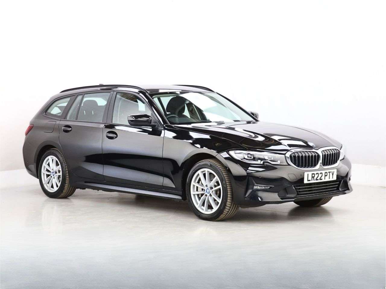 A 2022 BMW 3 SERIES 2.0 330e 12kWh SE Pro Touring 5dr Petrol Plug-in Hybrid Auto xDrive Euro 6 A 2022 BMW 3 SERIES 2.0 330e 12kWh SE Pro Touring 5dr Petrol Plug-in Hybrid Auto xDrive Euro 6