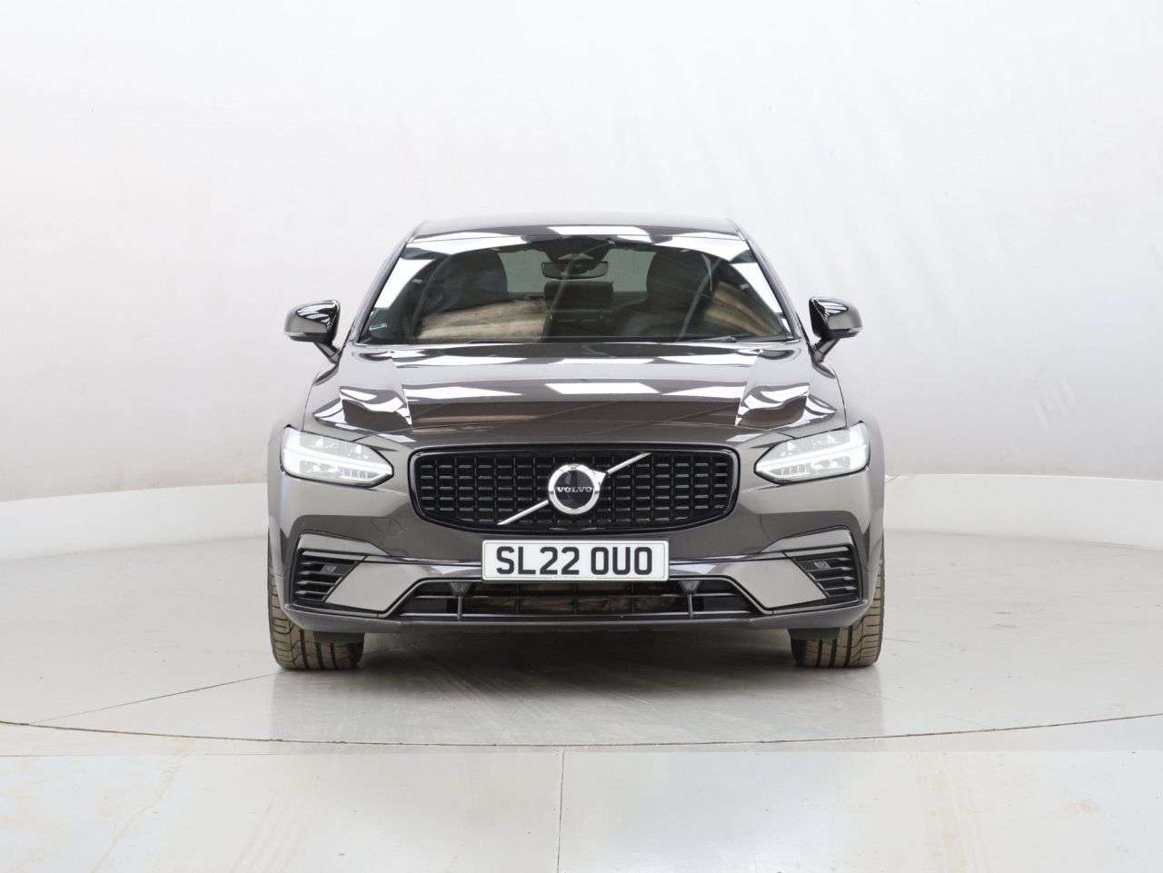 A 2022 VOLVO S90 2.0h T8 Recharge 11.6kWh R-Design Saloon 4dr Petrol Plug-in Hybrid Auto AWD A 2022 VOLVO S90 2.0h T8 Recharge 11.6kWh R-Design Saloon 4dr Petrol Plug-in Hybrid Auto AWD