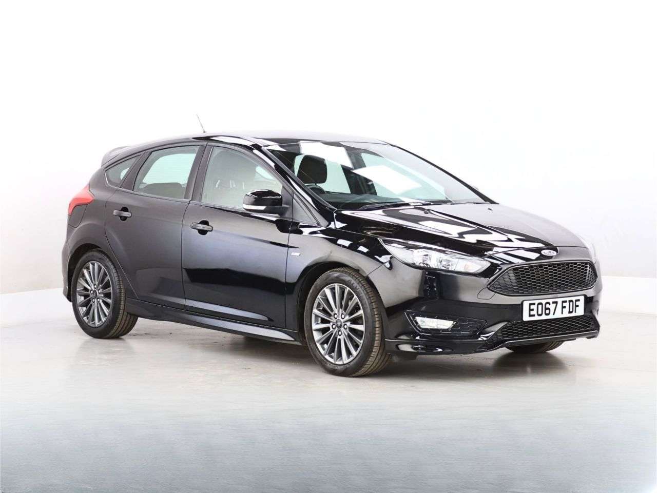 A 2017 FORD FOCUS 1.0T EcoBoost ST-Line Hatchback 5dr Petrol Manual Euro 6 (s/s) (125 ps) A 2017 FORD FOCUS 1.0T EcoBoost ST-Line Hatchback 5dr Petrol Manual Euro 6 (s/s) (125 ps)