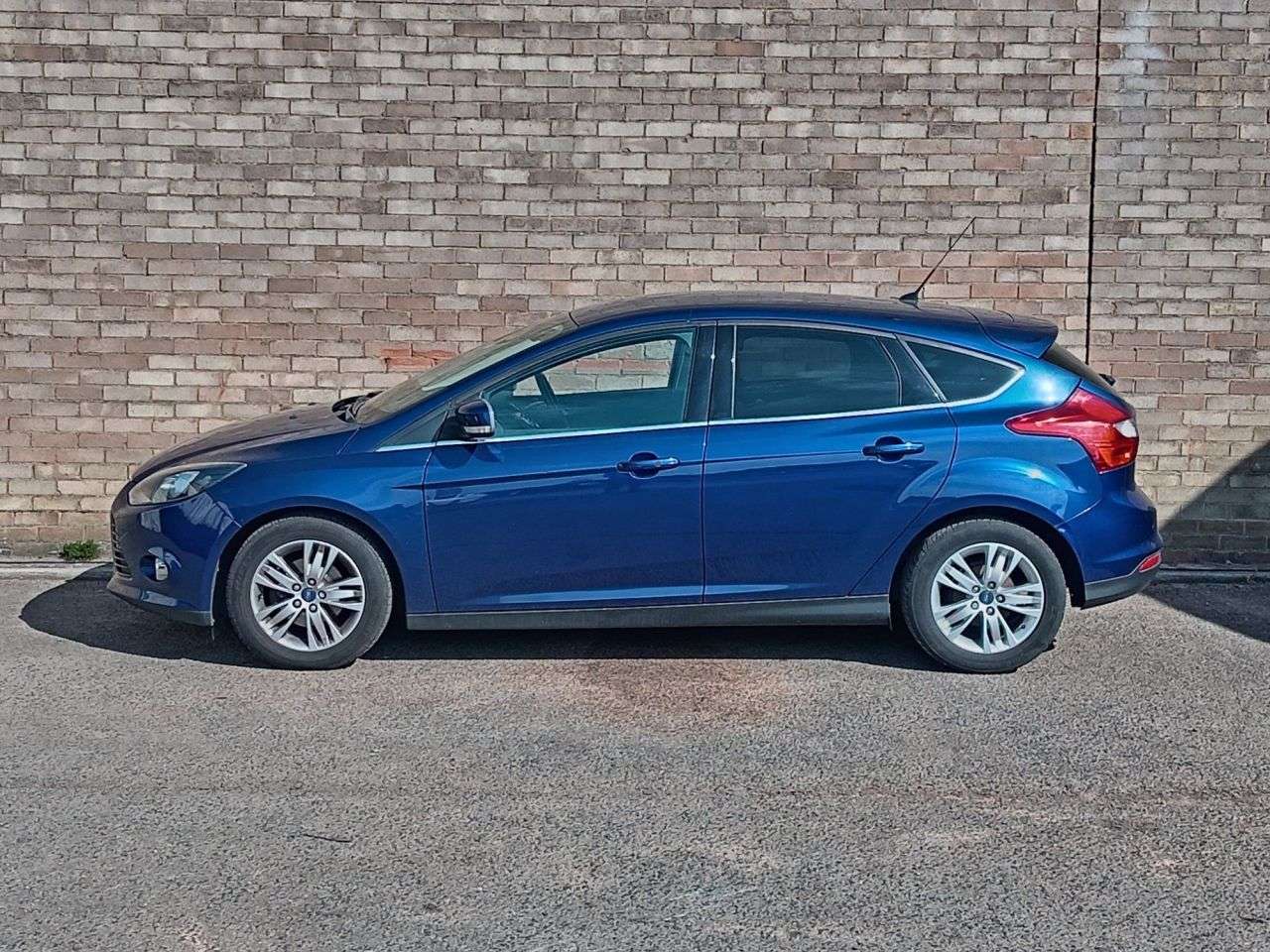 A 2014 FORD FOCUS 1.6 TDCi Titanium Navigator Hatchback 5dr Diesel Manual Euro 5 (s/s) (115 p A 2014 FORD FOCUS 1.6 TDCi Titanium Navigator Hatchback 5dr Diesel Manual Euro 5 (s/s) (115 p