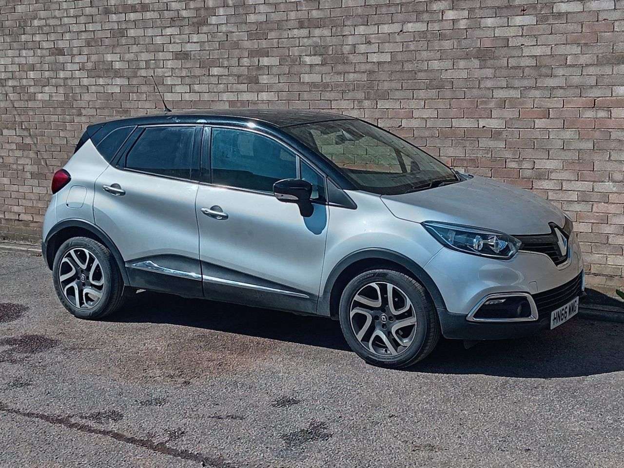 A 2016 RENAULT CAPTUR 1.5 dCi ENERGY Dynamique S Nav SUV 5dr Diesel Manual Euro 6 (s/s) (90 ps) A 2016 RENAULT CAPTUR 1.5 dCi ENERGY Dynamique S Nav SUV 5dr Diesel Manual Euro 6 (s/s) (90 ps)