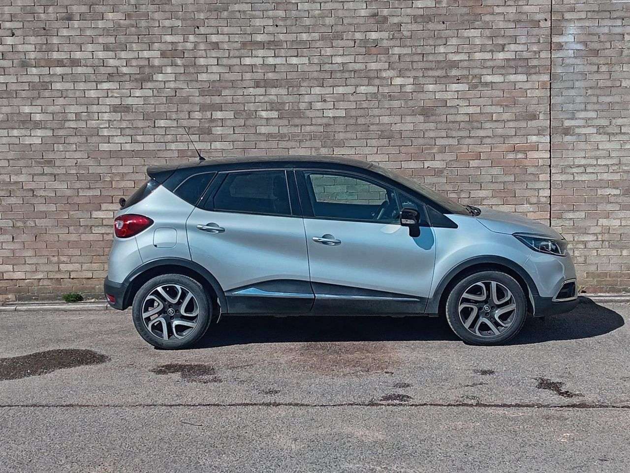 A 2016 RENAULT CAPTUR 1.5 dCi ENERGY Dynamique S Nav SUV 5dr Diesel Manual Euro 6 (s/s) (90 ps) A 2016 RENAULT CAPTUR 1.5 dCi ENERGY Dynamique S Nav SUV 5dr Diesel Manual Euro 6 (s/s) (90 ps)