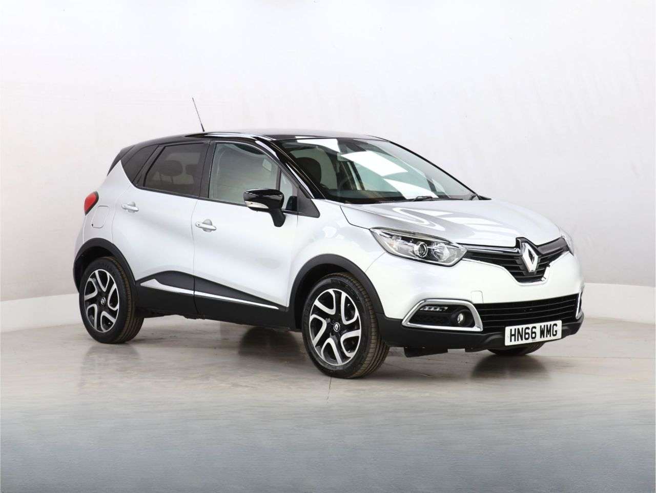 A 2016 RENAULT CAPTUR 1.5 dCi ENERGY Dynamique S Nav SUV 5dr Diesel Manual Euro 6 (s/s) (90 ps) A 2016 RENAULT CAPTUR 1.5 dCi ENERGY Dynamique S Nav SUV 5dr Diesel Manual Euro 6 (s/s) (90 ps)