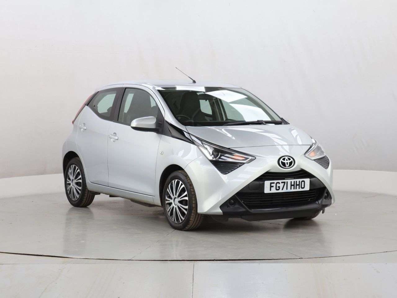 A 2021 TOYOTA AYGO 1.0 VVT-i x-play Hatchback 5dr Petrol Manual Euro 6 (s/s) (71 ps) A 2021 TOYOTA AYGO 1.0 VVT-i x-play Hatchback 5dr Petrol Manual Euro 6 (s/s) (71 ps)