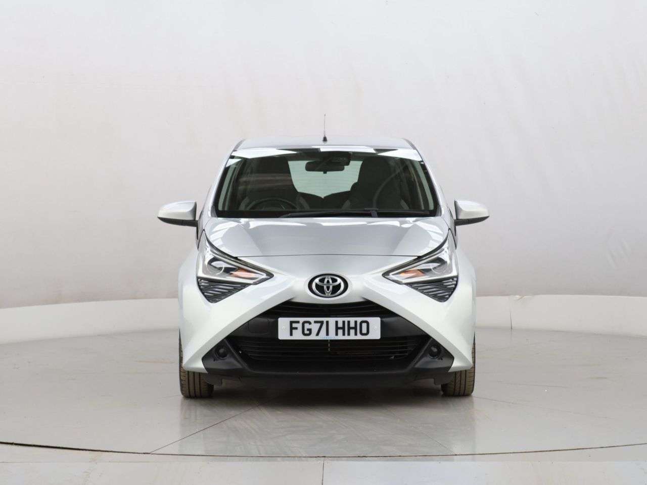 A 2021 TOYOTA AYGO 1.0 VVT-i x-play Hatchback 5dr Petrol Manual Euro 6 (s/s) (71 ps) A 2021 TOYOTA AYGO 1.0 VVT-i x-play Hatchback 5dr Petrol Manual Euro 6 (s/s) (71 ps)