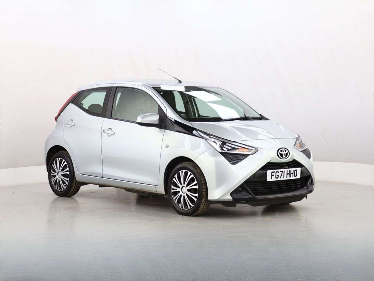 A 2021 TOYOTA AYGO 1.0 VVT-i x-play Hatchback 5dr Petrol Manual Euro 6 (s/s) (71 ps) A 2021 TOYOTA AYGO 1.0 VVT-i x-play Hatchback 5dr Petrol Manual Euro 6 (s/s) (71 ps)