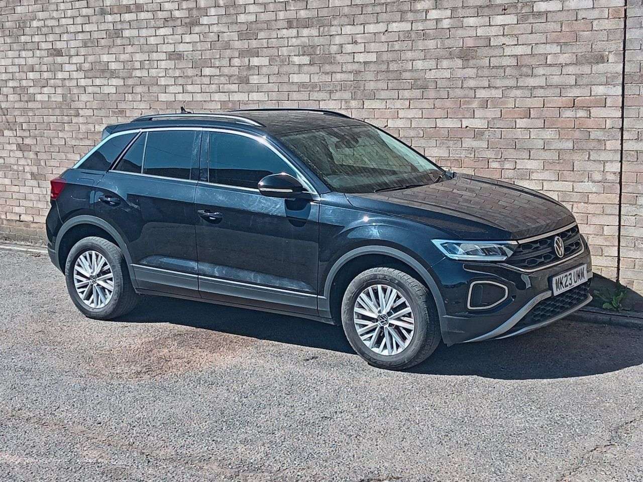 A 2023 VOLKSWAGEN T-ROC 1.5 TSI Life SUV 5dr Petrol DSG Euro 6 (s/s) (150 ps) A 2023 VOLKSWAGEN T-ROC 1.5 TSI Life SUV 5dr Petrol DSG Euro 6 (s/s) (150 ps)