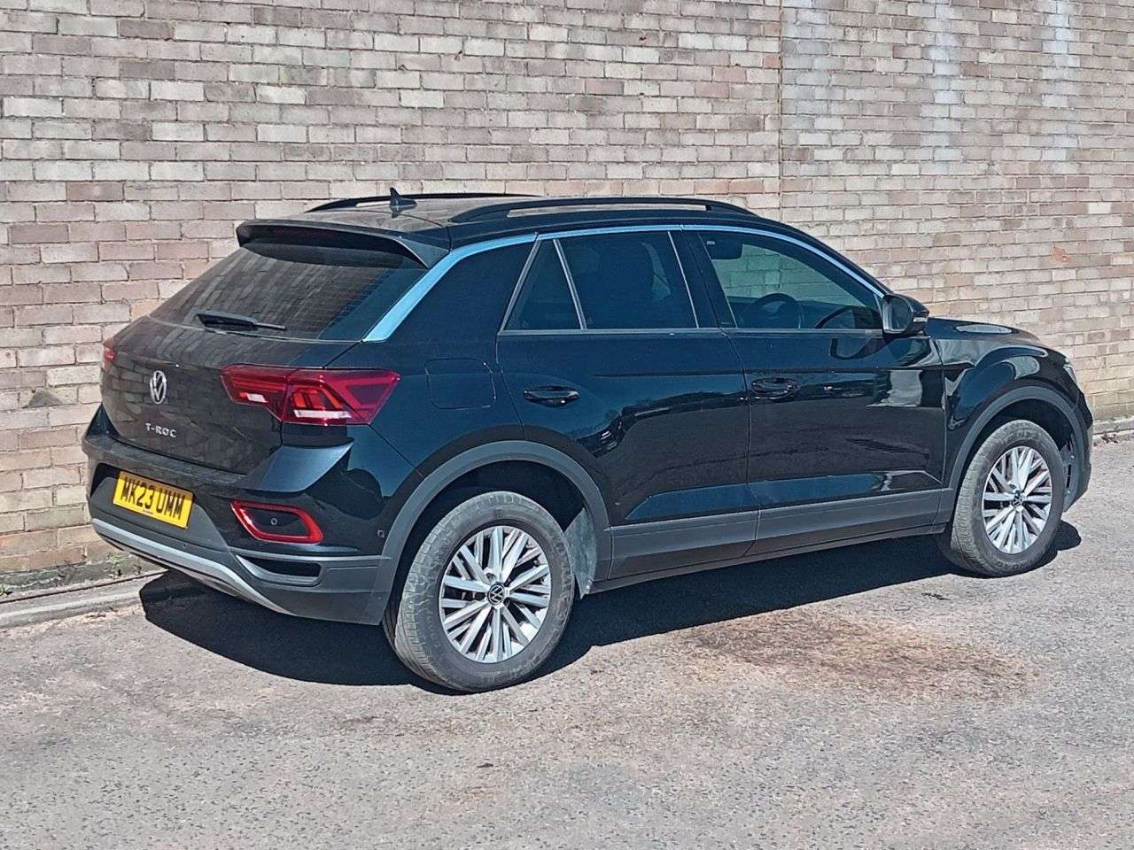 A 2023 VOLKSWAGEN T-ROC 1.5 TSI Life SUV 5dr Petrol DSG Euro 6 (s/s) (150 ps) A 2023 VOLKSWAGEN T-ROC 1.5 TSI Life SUV 5dr Petrol DSG Euro 6 (s/s) (150 ps)