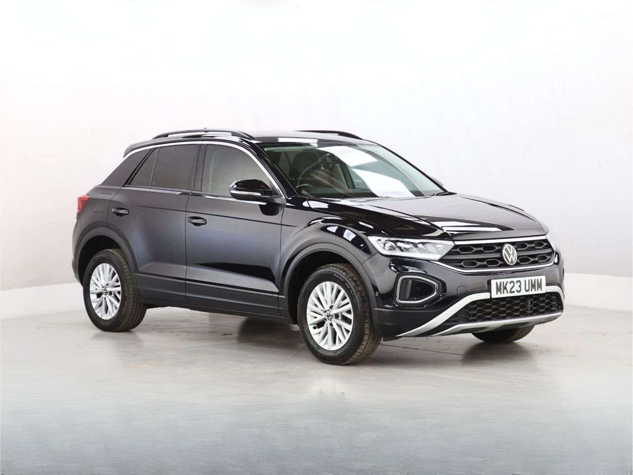 A 2023 VOLKSWAGEN T-ROC 1.5 TSI Life SUV 5dr Petrol DSG Euro 6 (s/s) (150 ps) A 2023 VOLKSWAGEN T-ROC 1.5 TSI Life SUV 5dr Petrol DSG Euro 6 (s/s) (150 ps)